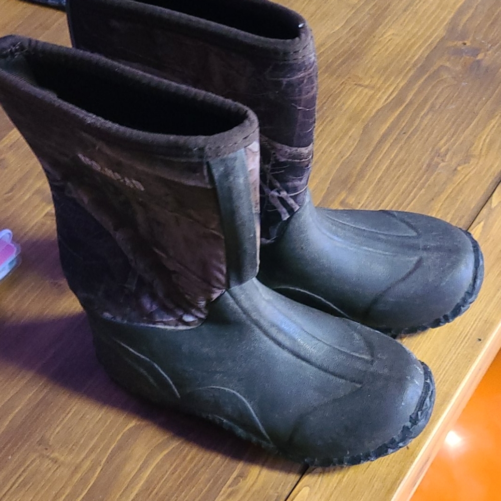 boys muck boots